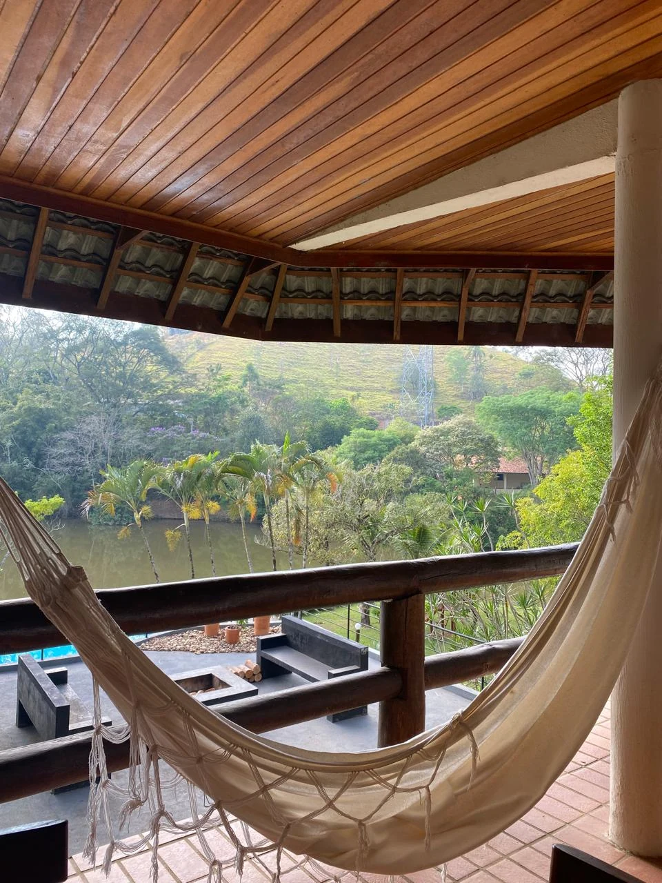 Varanda com vista para o lago