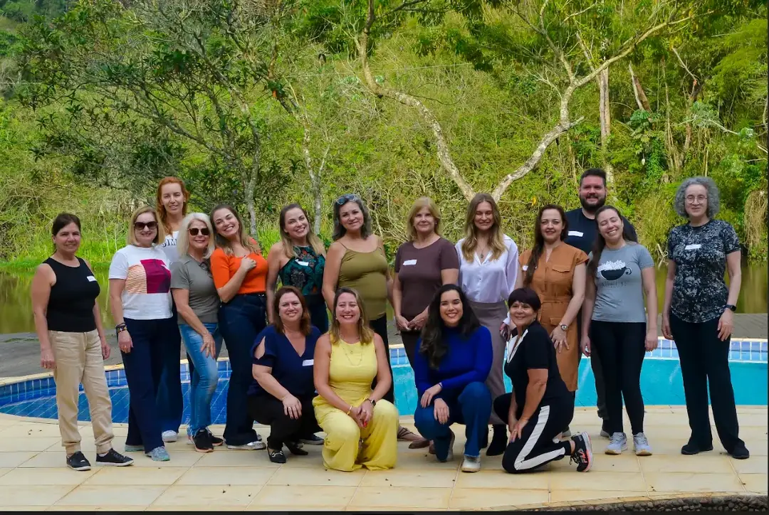 Grupo reunido ao final de uma experiência anterior